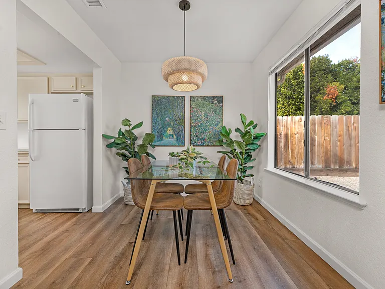 334 W Lexington Ave #103 — Photo 7