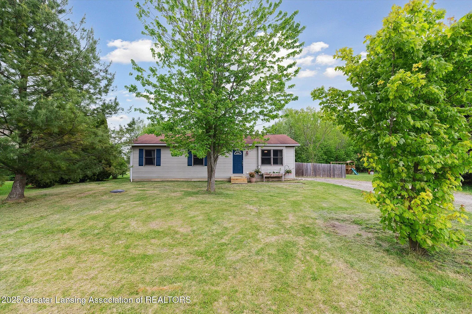 114 Walker Dr photo 1