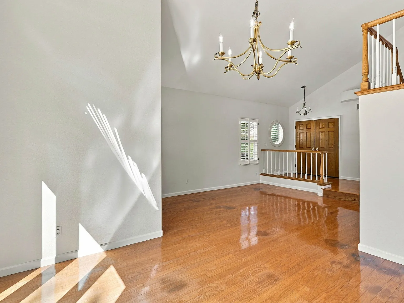 4 bed, 2334 sqft, $6,975 — Photo 4