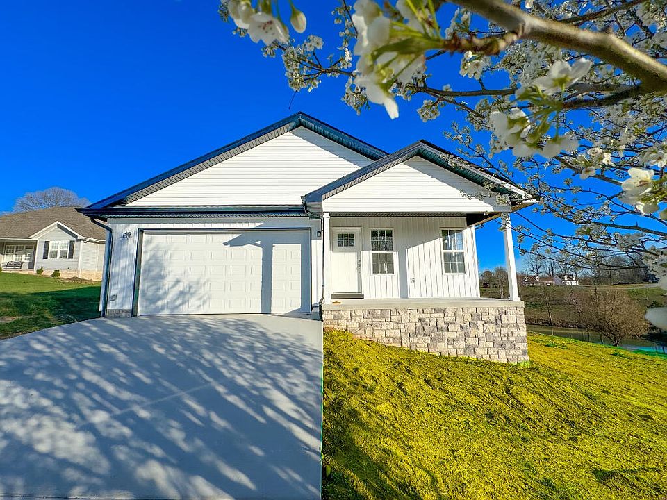 1st image of 207 Golden Pond Dr