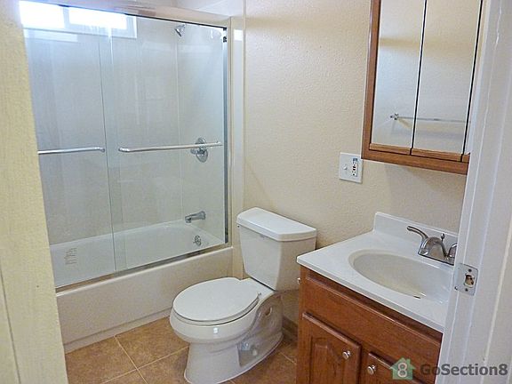 4th image of 2537 64th Ave
