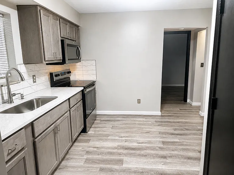 1428 Franklin Ave #A — Photo 5