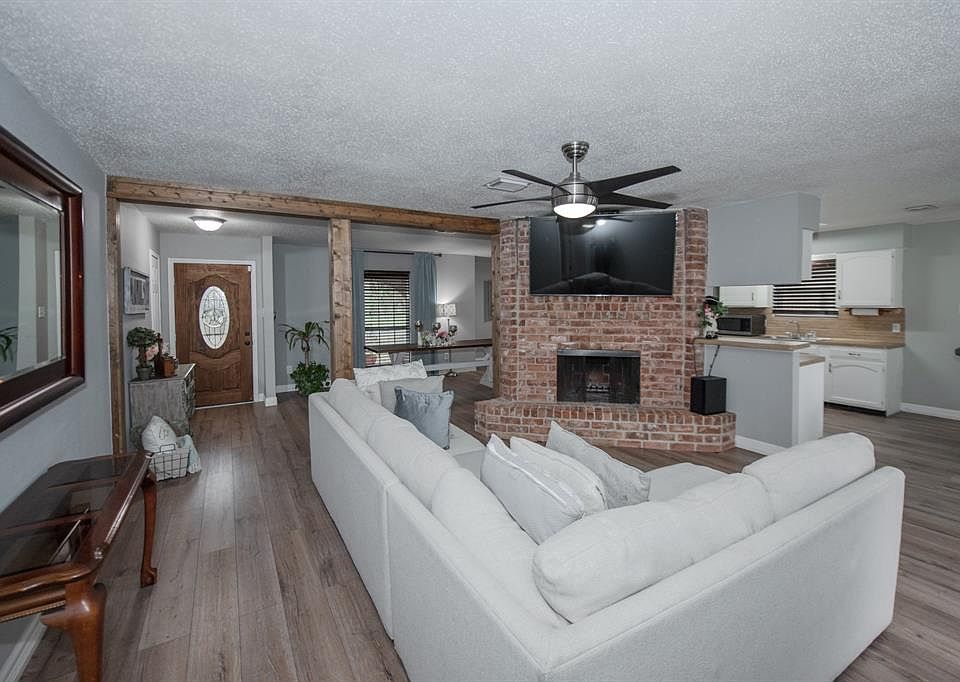 1st image of 15819 Oakendell Dr