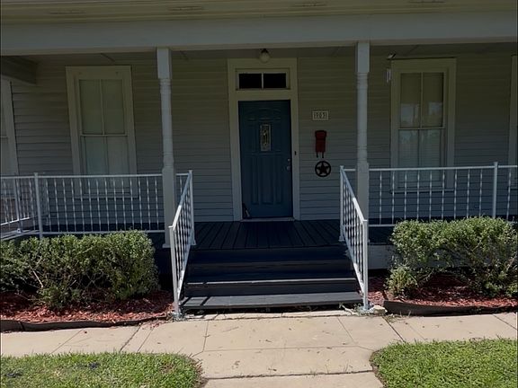 3rd image of 903 E Washington Ave