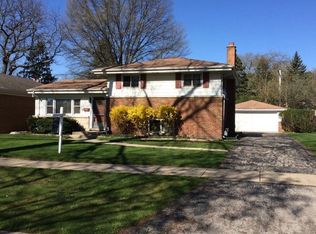 226 S Reuter Dr, Arlington Heights, IL