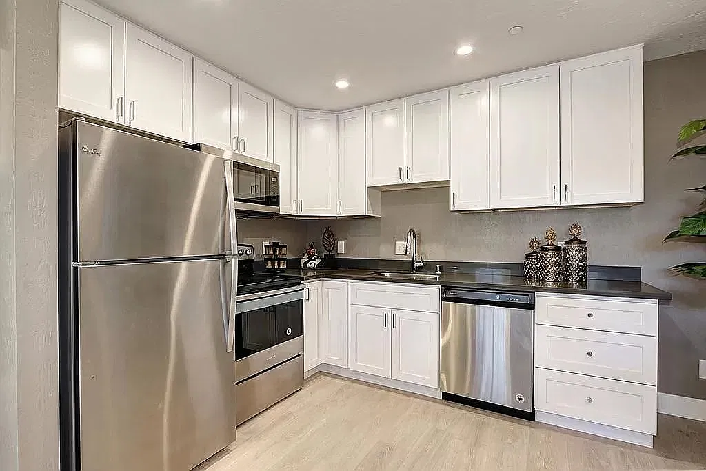 2 bed, 740 sqft, $2,050 — Photo 4