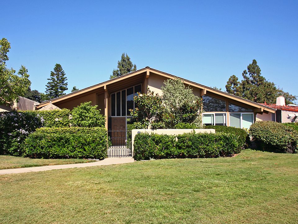 Front - great curb appeal