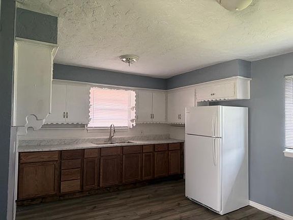 4th image of 613 SW 45th St