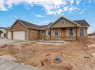 3048 W Teton Dr, Springfield, MO 65810