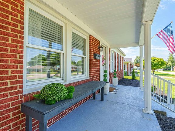 3rd image of 3015 Meadowland Dr