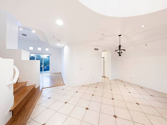 4th image of 19 Lucania Dr