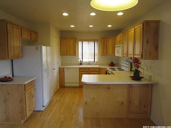 4th image of 869 E Forest Ct