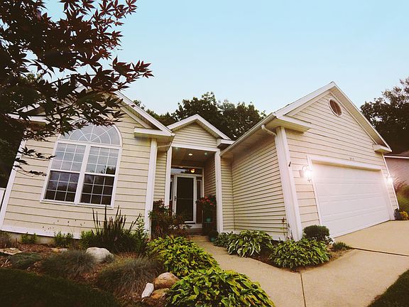 3rd image of 937 Songbird Ln