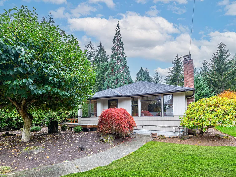 20731 2nd Ave SW — Photo 1