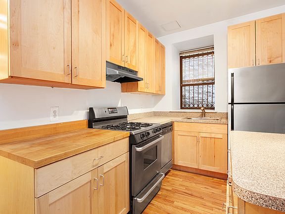4th image of 304 W 112th St APT G