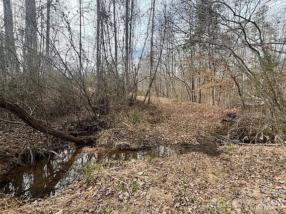 5th image of 900 Rock Rd