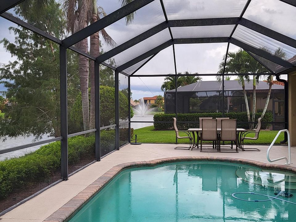 WATERFRONT PROPERTY WITH FOUNTAIN VIEW