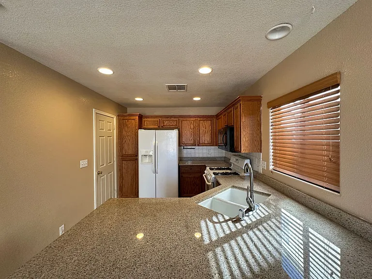 9510 Diamond Bridge Ave — Photo 6
