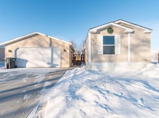 5018 Sumter Dr, Bismarck, ND 58503