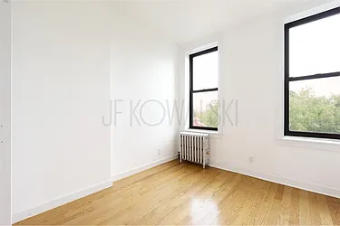 Rented by R New York