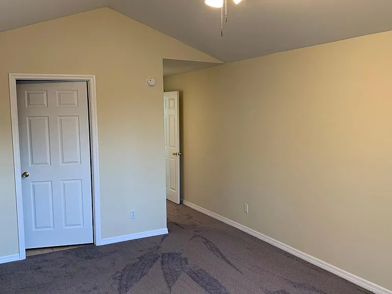 199 NE Semester Pl — Photo 1