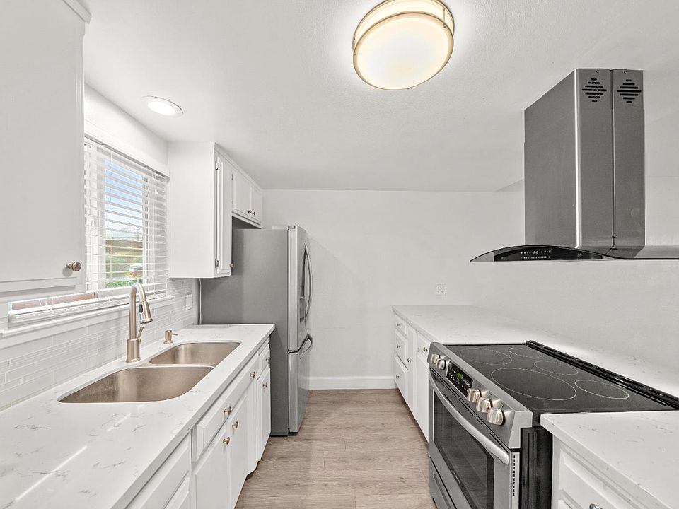1st image of 5696 Hillsdale Blvd