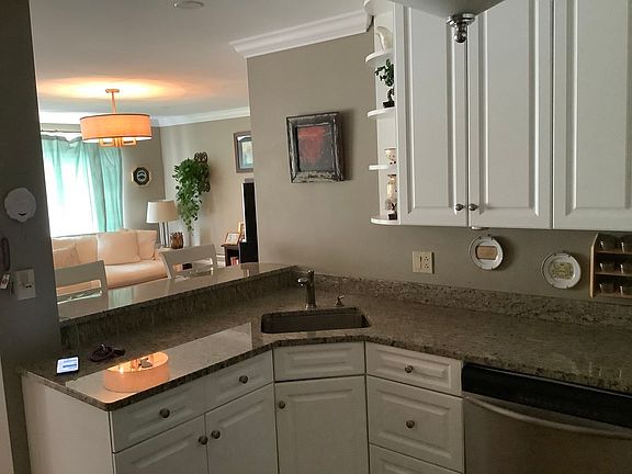 3rd image of 767 Washington St APT 201