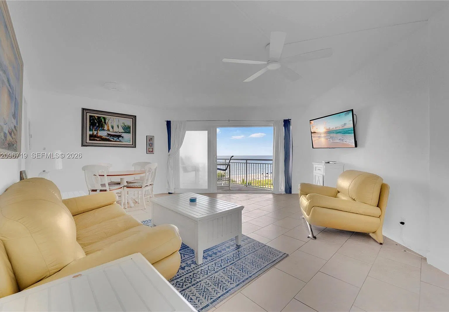 Breakers Condominium — Photo 4