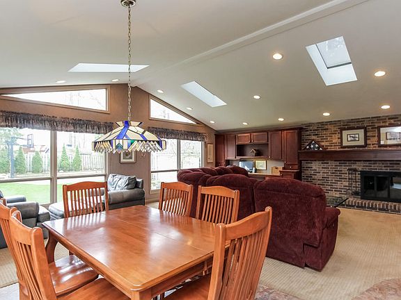 2nd image of 2706 Oakwood Dr SE