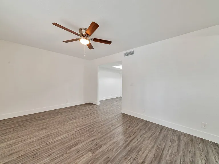 1001 W Flint St — Photo 11