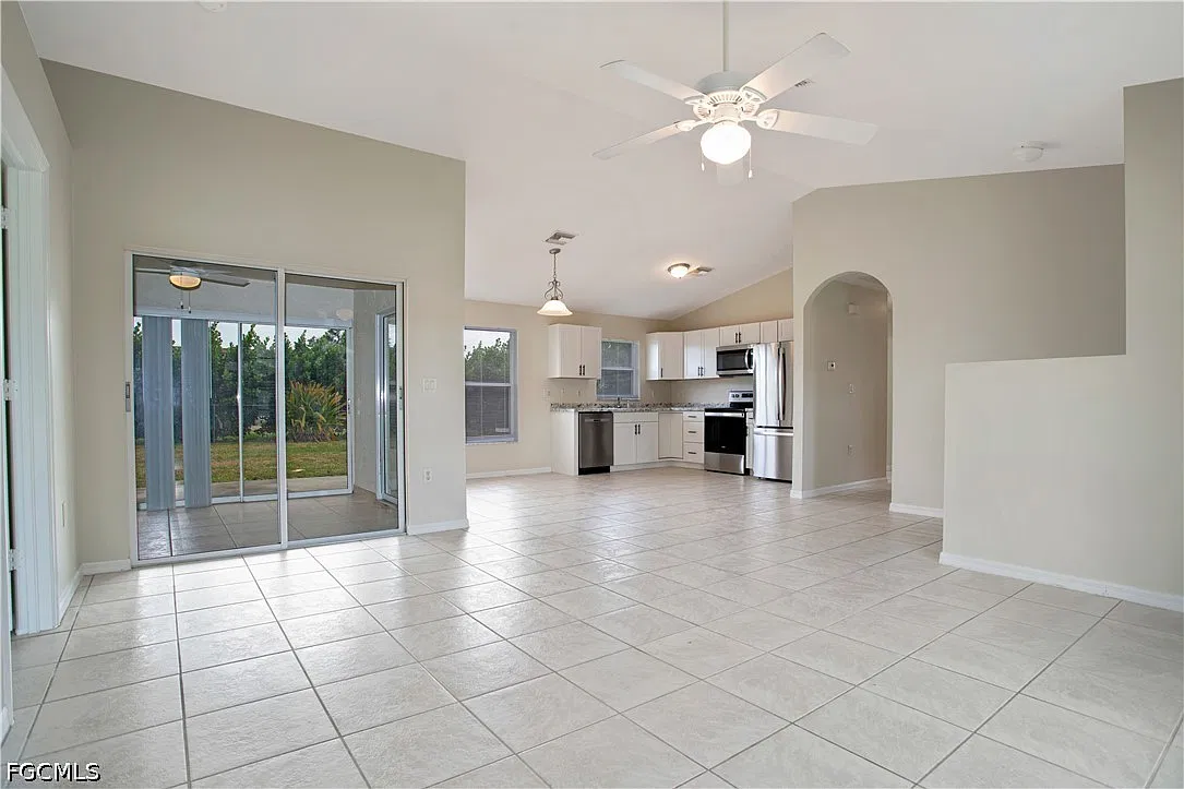 3 bed, 2.0 bath, 1495 sqft, $1,750 — Photo 4