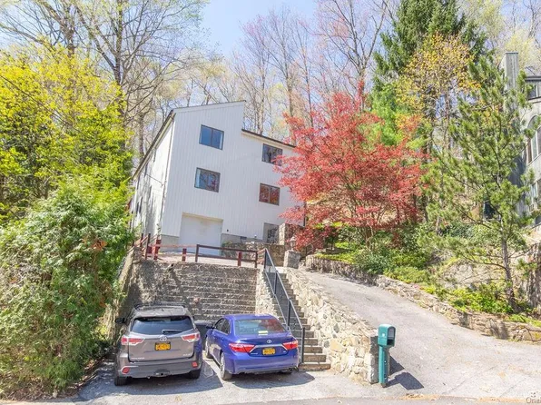 377 Lake Shore Dr, Pleasantville, NY 10570