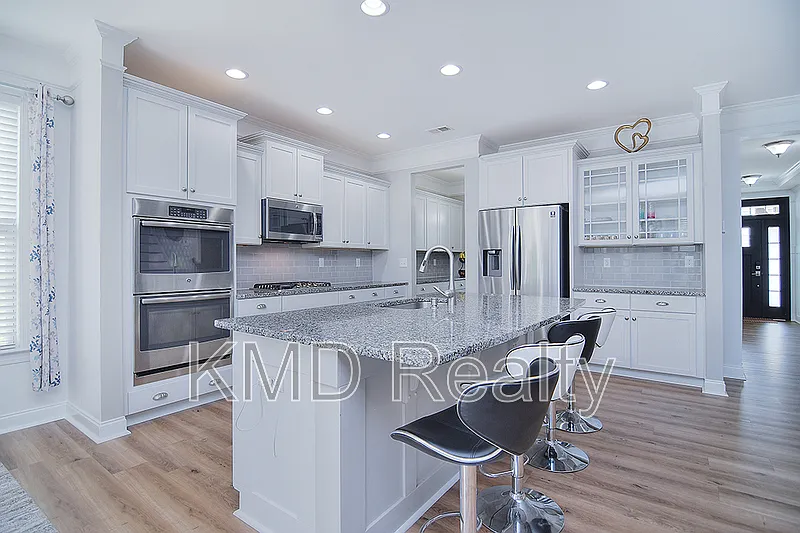 5 bed, 3.0 bath, 3221 sqft, $2,950 — Photo 4