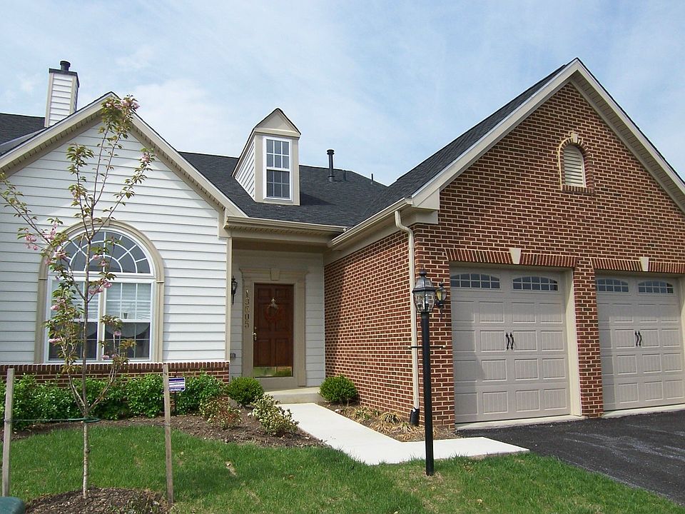55  Community, Nearly New, Beautiful!