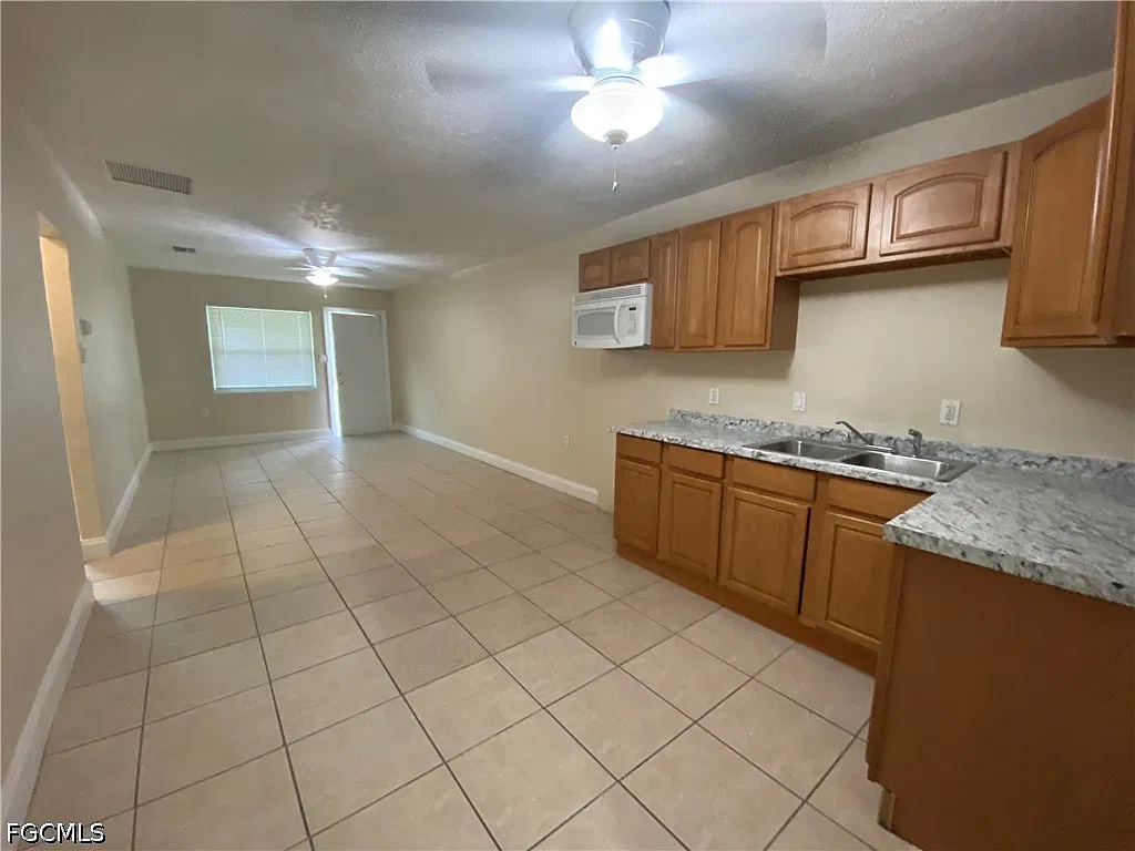 2 bed, 1.0 bath, 696 sqft, $1,200 — Photo 4