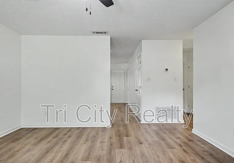 150 Chase Ct — Photo 8