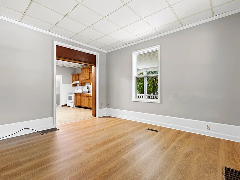 322 S Stewart Ave #4 — Photo 2