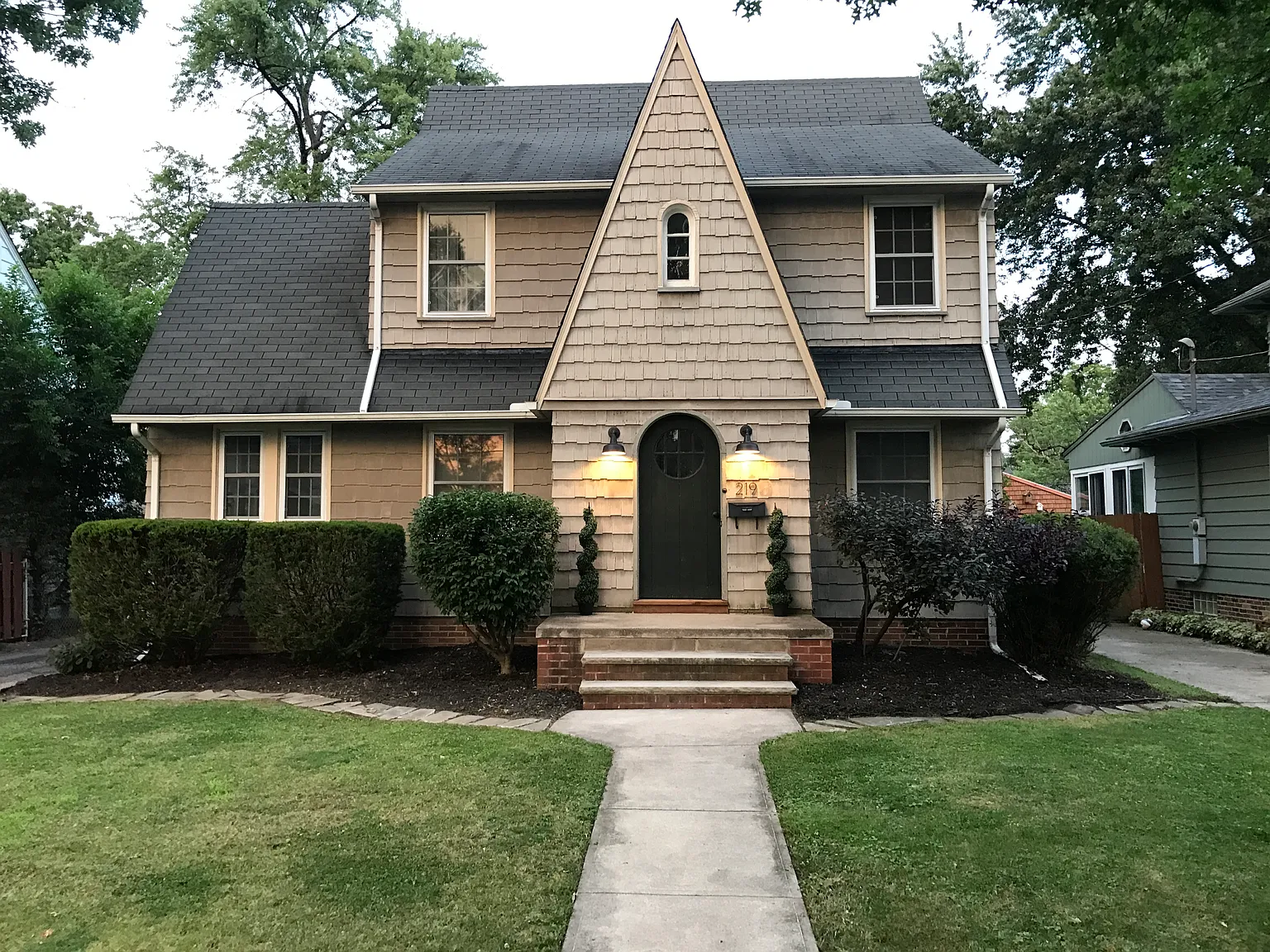 219 Gibson St photo 1