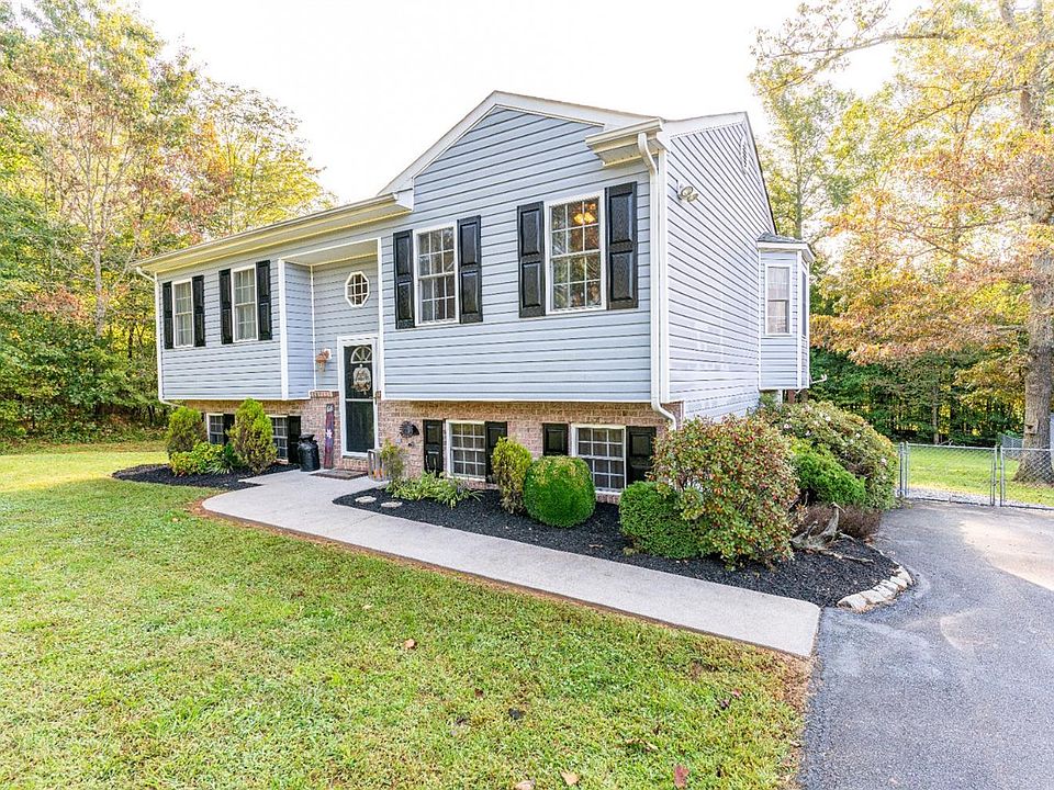 1st image of 124 Alex Ct