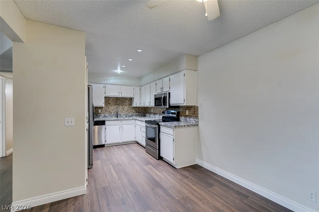 2 bed, 2.0 bath, 1071 sqft, $1,399 — Photo 3