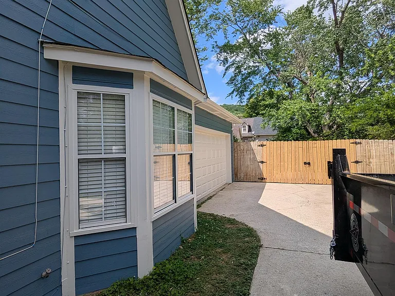 2504 Weatherstone Rd SE — Photo 2