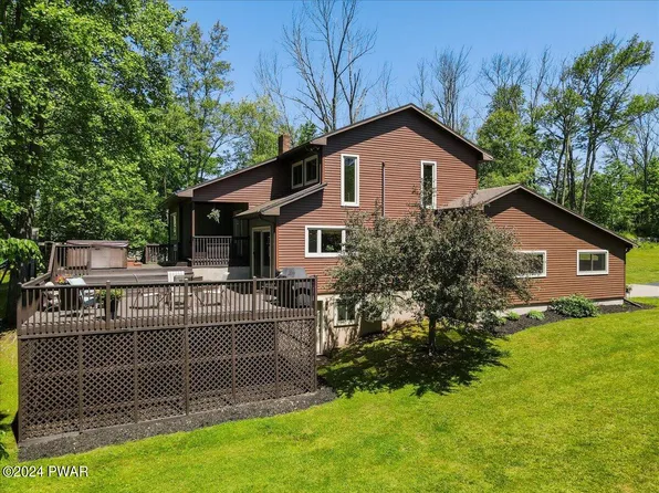 17 Deer Ln, Honesdale, PA 18431