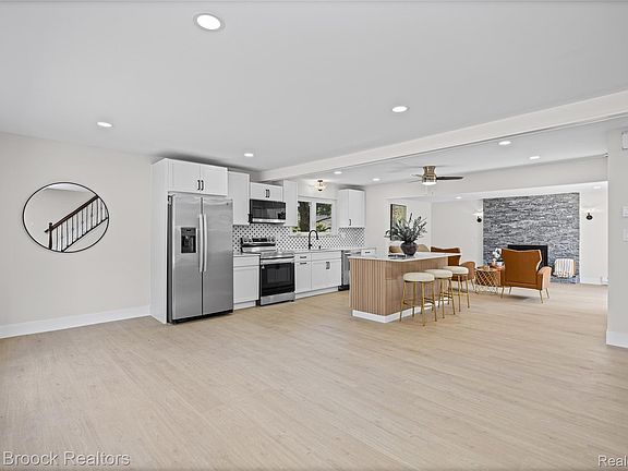3rd image of 1874 Hopkins Dr