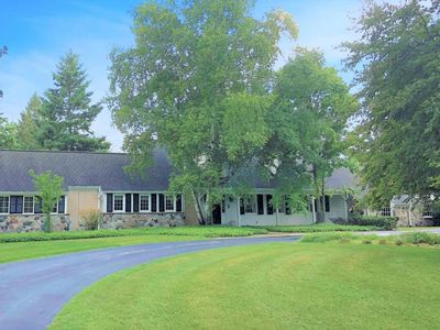 2601 W Cedar Ln, River Hills, WI, 53217