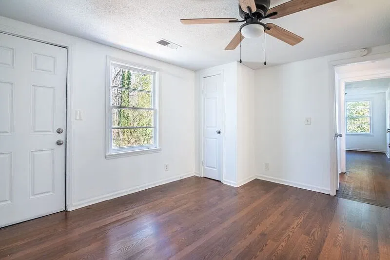 3 bed, 2.0 bath, 1215 sqft, $1,350 — Photo 3