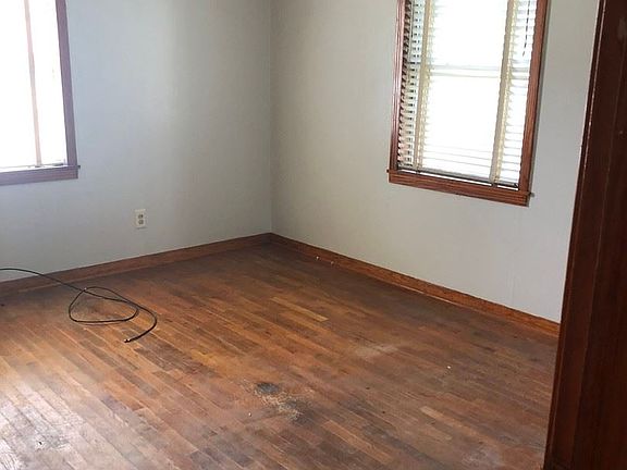 3rd image of 2930 Willard St