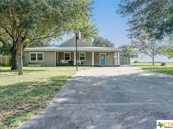 316 El Camino Real St, Port Lavaca, TX 77979