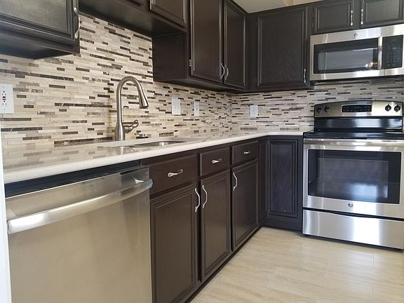 5th image of 2818 Emma Lee St