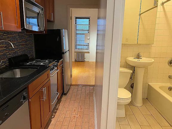 4th image of 163 Stanton St APT 8