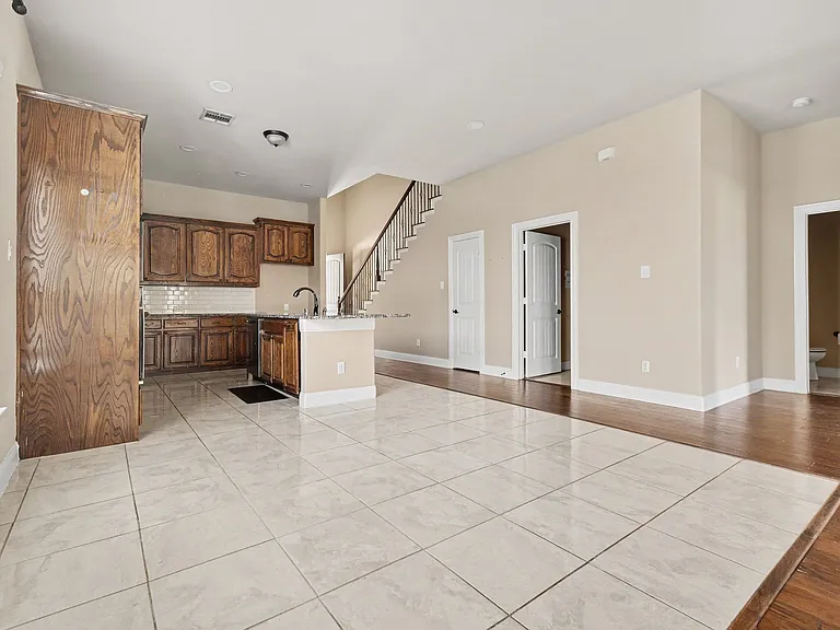 604 Darby Ln — Photo 17